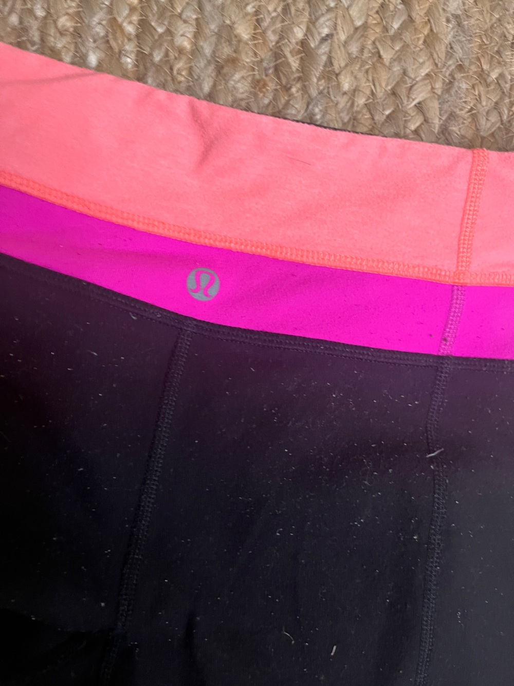 Sz 6 Lululemon Black Groove Flared Pant with Pink & Peach Waistband - Picture 6 of 9